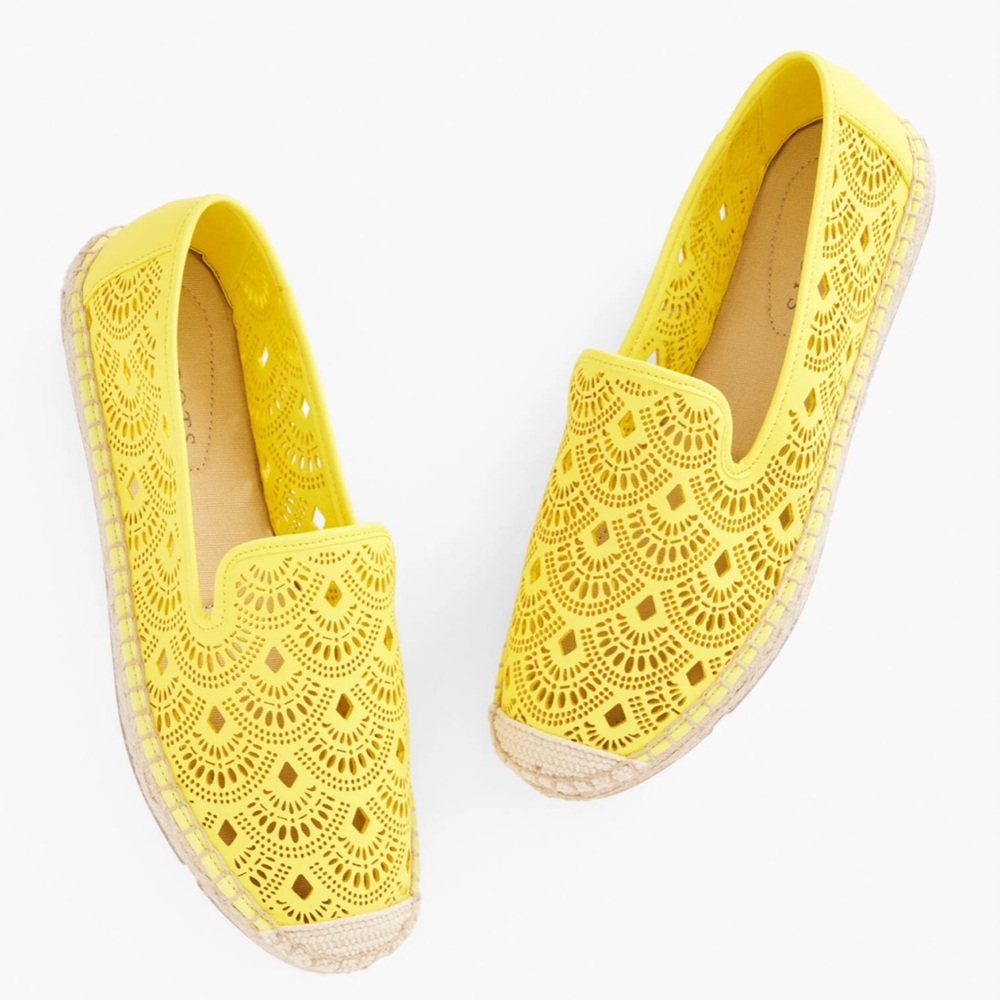 NEW TALBOTS IZZY PERFORATED SCALLOP YELLOW ESPADRILLE FLATS 8M NIB